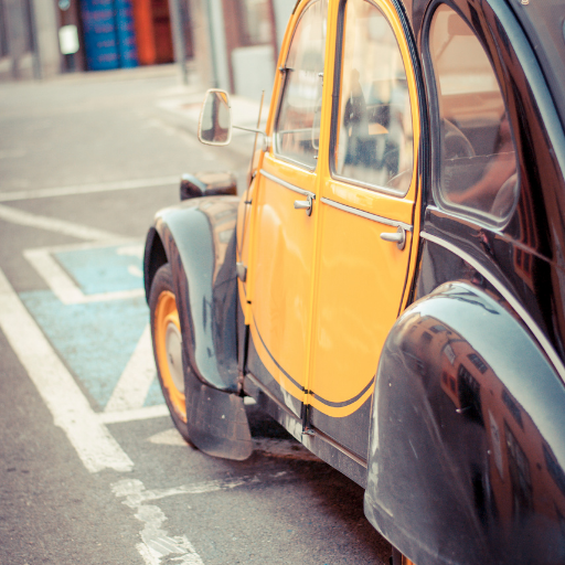 Un team building en 2CV dans les quartiers de paris ?