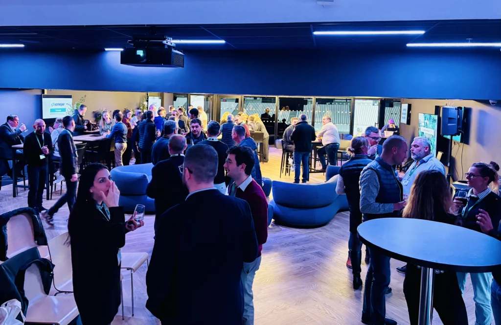 Collaborateurs en afterwork lors d'un Grand Quiz en entreprise à Aix en Provence
