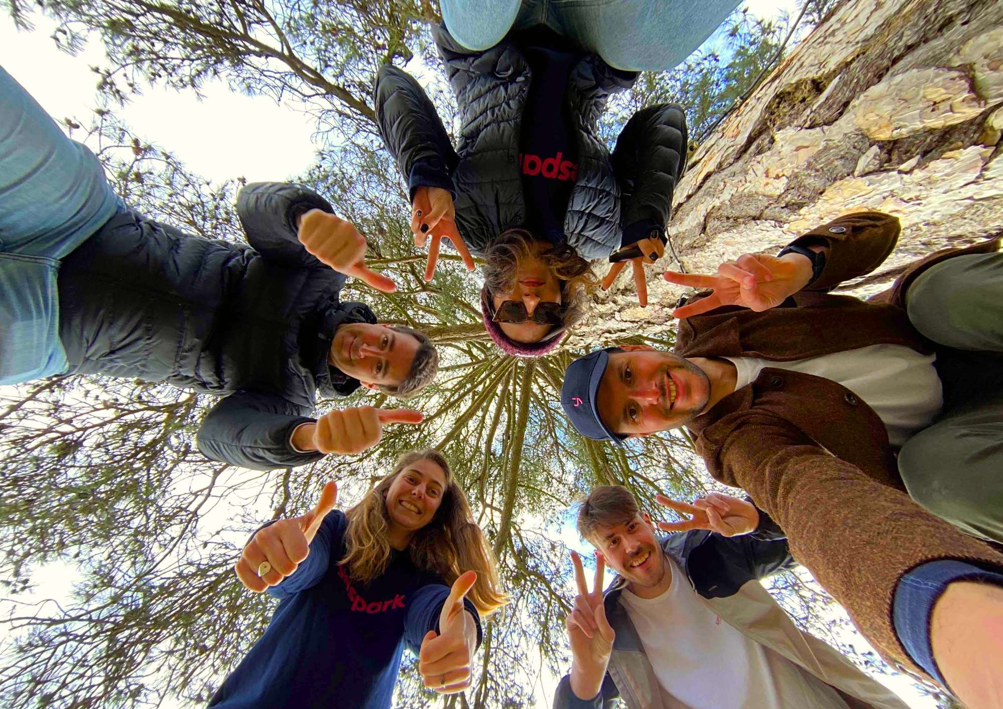 Photo de l'équie Yespark avec un point de vu d'en bas