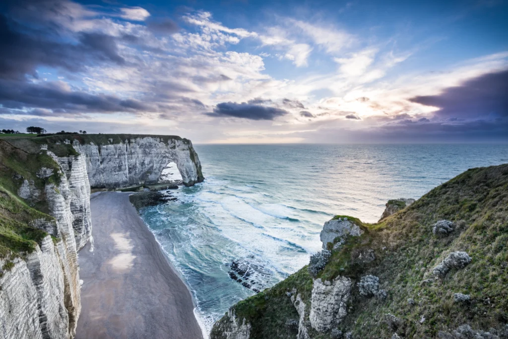 Falaises d'Étretat en Normandie, destination idéale pour organiser un séminaire en Normandie