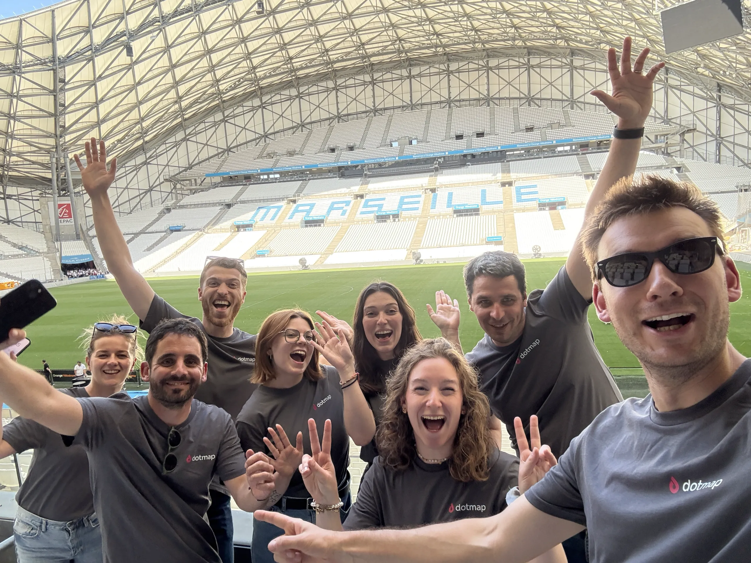 Photo de l'équipe Dotmap au stade Vélodrome à Marseille