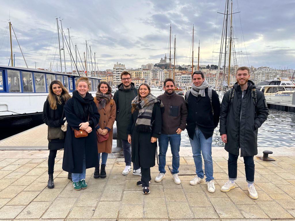 Une photo des équipes Dotmap au Vieux Port à Marseille