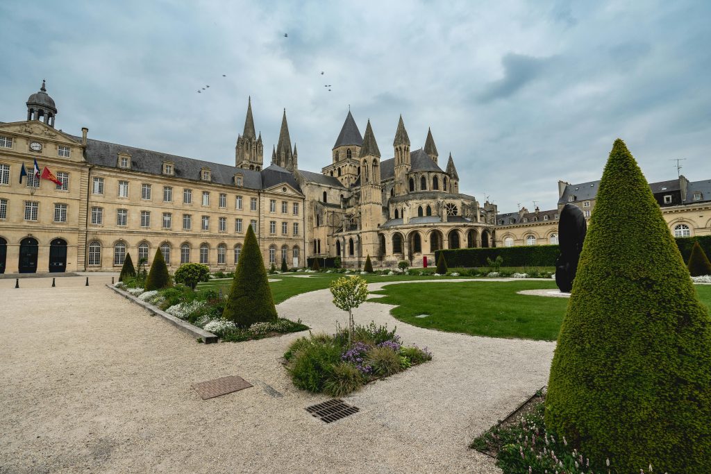 Photo de l’Abbaye aux Hommes, idéal pour un départ lors d'une activité de team building en Normandie