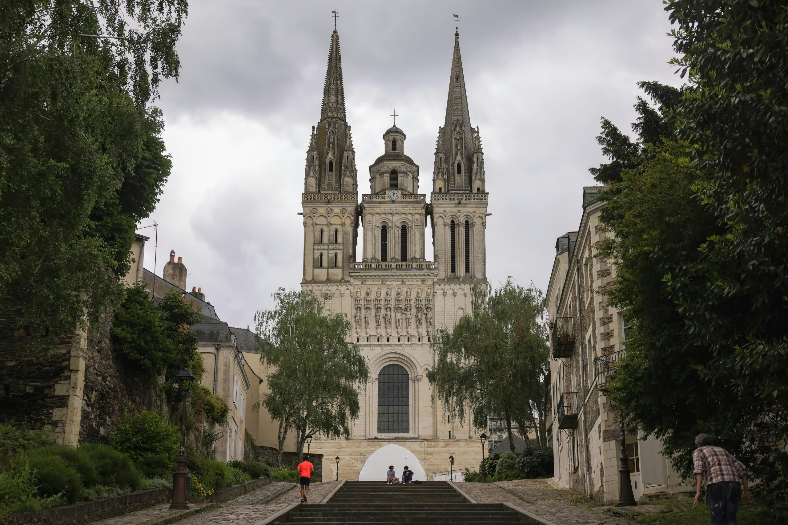 Photo de la cathédrale de Angers, idéale pour démarrer un team building en Pays de Loire en extérieur